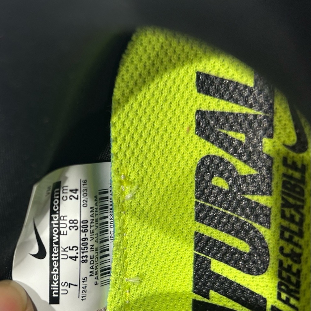 UEC NIKE FREE RUNNING SHOE - Picture 7 of 12